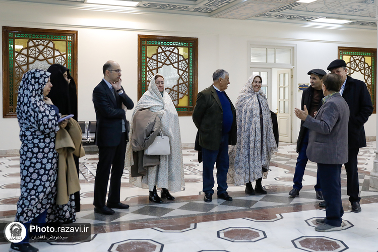 بازدید اساتید کشور تاجیکستان از کتابخانه مرکزی آستان قدس رضوی