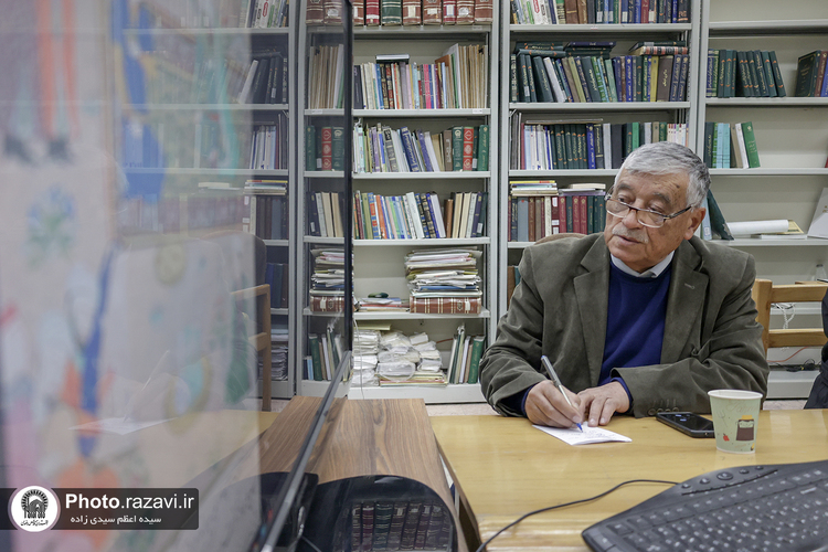 بازدید اساتید کشور تاجیکستان از کتابخانه مرکزی آستان قدس رضوی