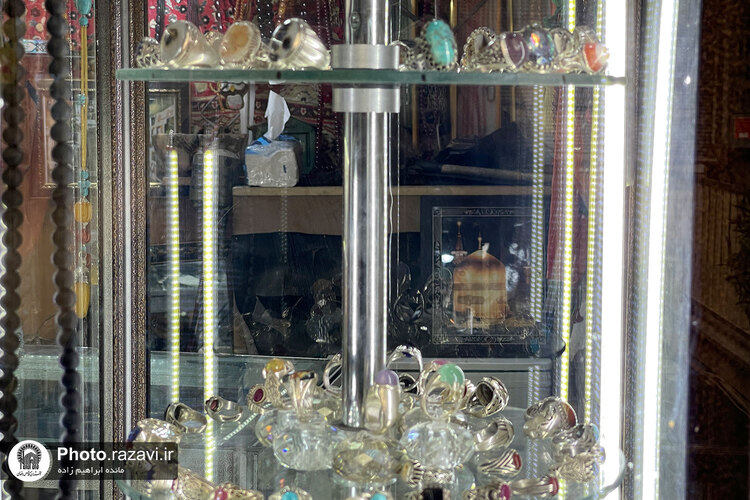 خیلی دور اما نزدیک