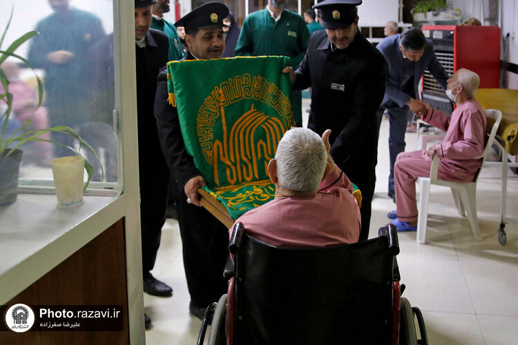 حضور خدام حرم مطهر رضوی در مرکز معلولین امام جواد علیه السلام