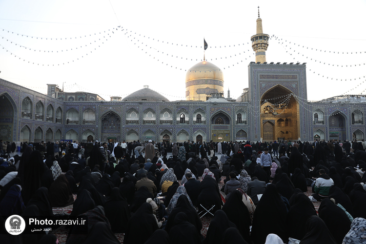 قرائت دعای ام داوود در حرم مطهر رضوی-2