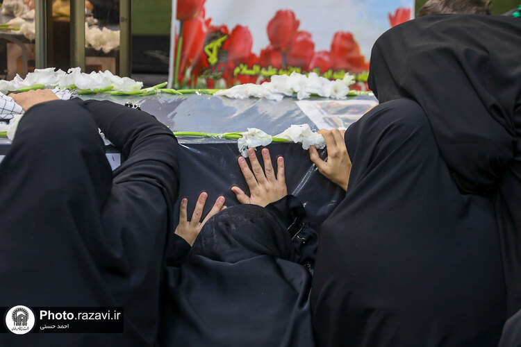 تشییع پیکر همسر سردار شهید عبدالحسین برونسی در مشهد