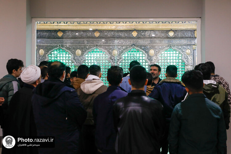 تشرف کاروان نوجوانان زیارت اولی به حرم مطهر رضوی