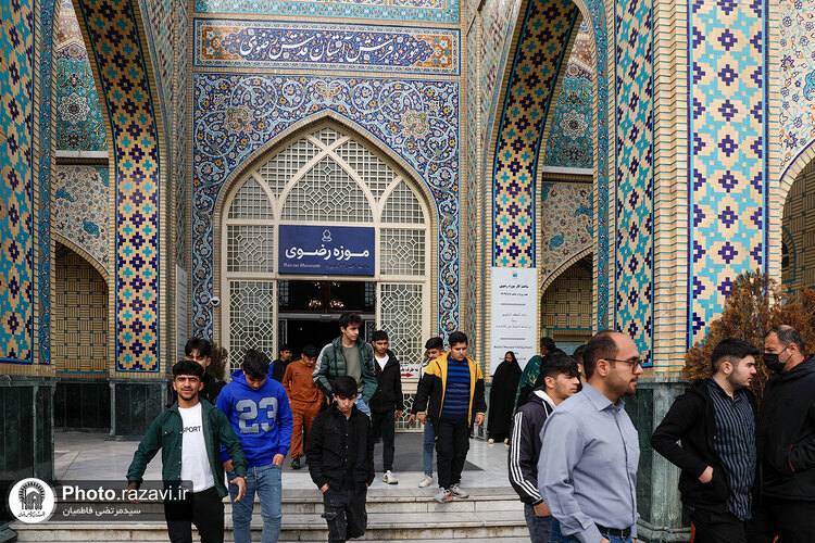 تشرف کاروان نوجوانان زیارت اولی به حرم مطهر رضوی