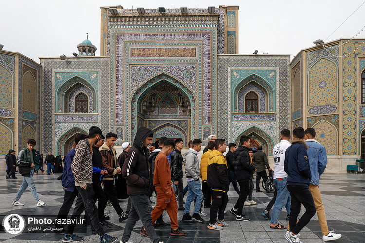 تشرف کاروان نوجوانان زیارت اولی به حرم مطهر رضوی