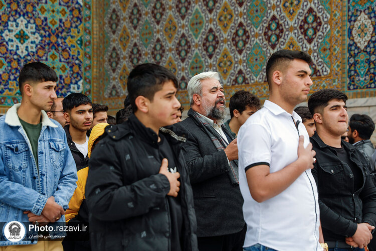 تشرف کاروان نوجوانان زیارت اولی به حرم مطهر رضوی