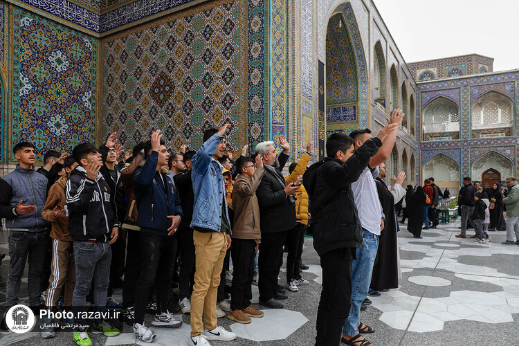 تشرف کاروان نوجوانان زیارت اولی به حرم مطهر رضوی