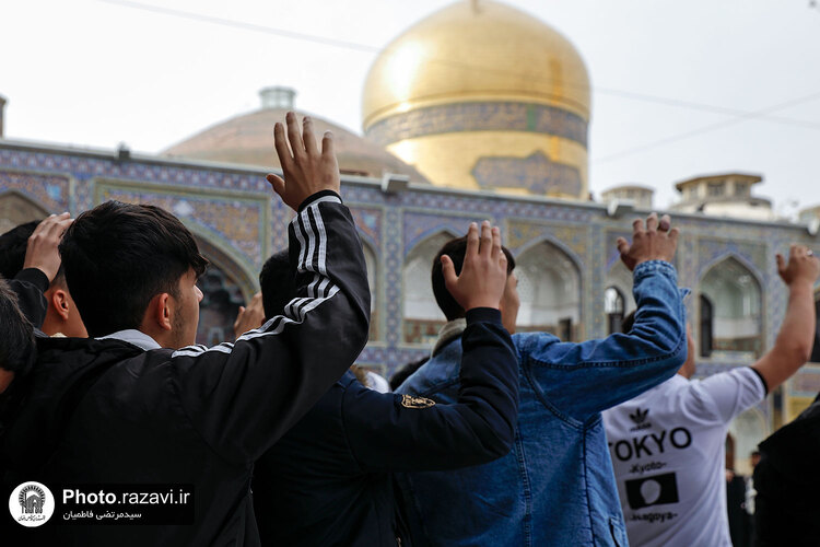 تشرف کاروان نوجوانان زیارت اولی به حرم مطهر رضوی