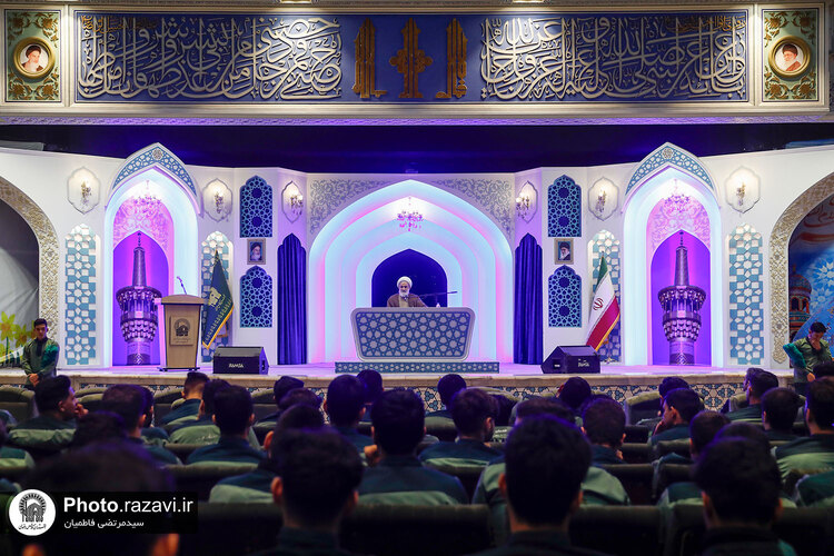 جشن پرسنل خدمات فرش در حرم مطهر رضوی