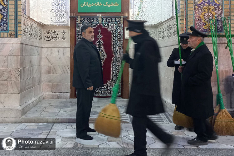 آیین تعویض شیفت دربانان بارگاه منور رضوی