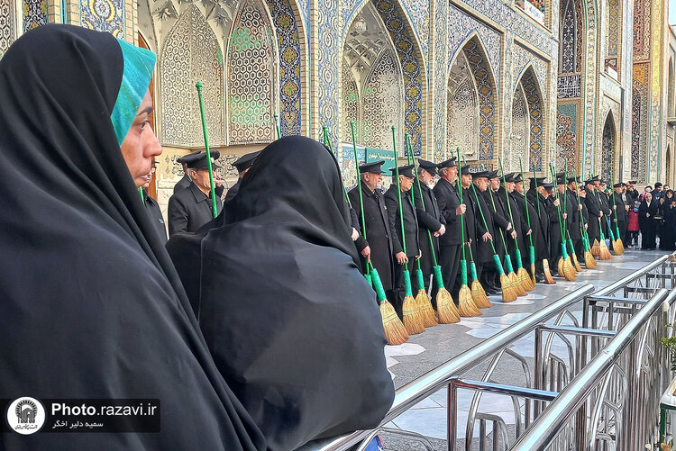 آیین تعویض شیفت دربانان بارگاه منور رضوی