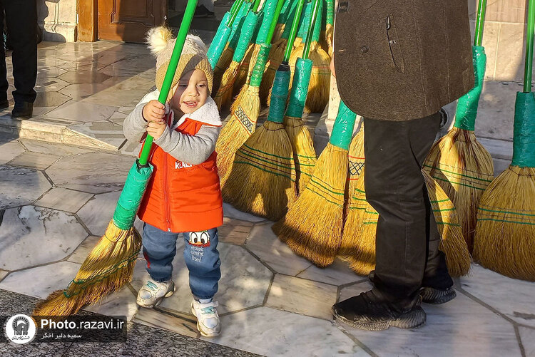 آیین تعویض شیفت دربانان بارگاه منور رضوی