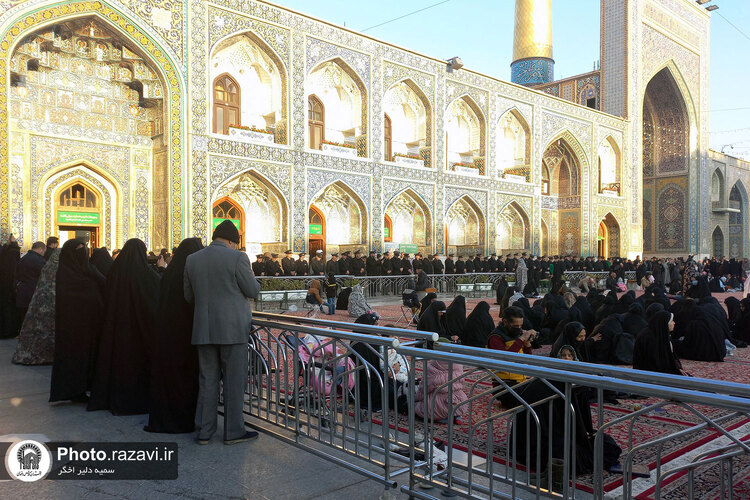 آیین تعویض شیفت دربانان بارگاه منور رضوی