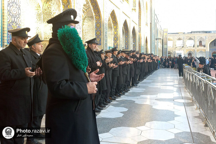 آیین تعویض شیفت دربانان بارگاه منور رضوی