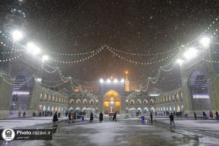بارش برف شبانگاهی در حرم مطهر رضوی