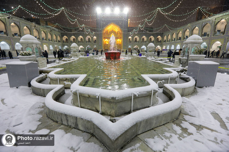 بارش برف شبانگاهی در حرم مطهر رضوی