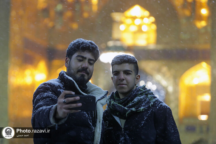 بارش برف شبانگاهی در حرم مطهر رضوی