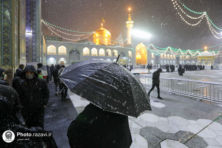 بارش برف شبانگاهی در حرم مطهر رضوی