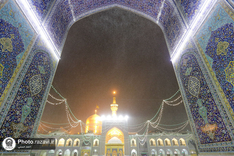 بارش برف شبانگاهی در حرم مطهر رضوی