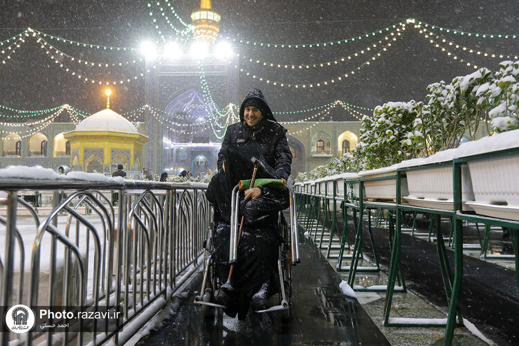 بارش برف شبانگاهی در حرم مطهر رضوی