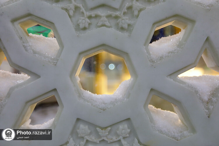 بارش برف شبانگاهی در حرم مطهر رضوی