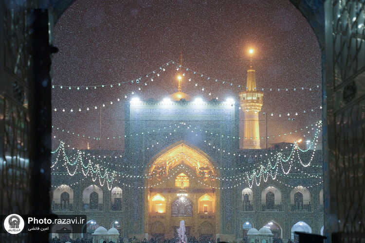 بارش برف شبانگاهی در حرم مطهر رضوی