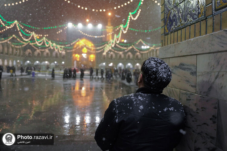 بارش برف شبانگاهی در حرم مطهر رضوی