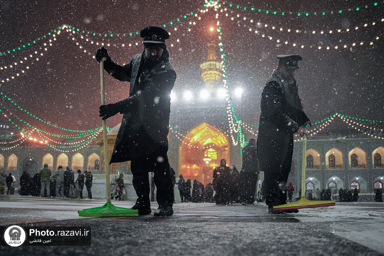 بارش برف شبانگاهی در حرم مطهر رضوی