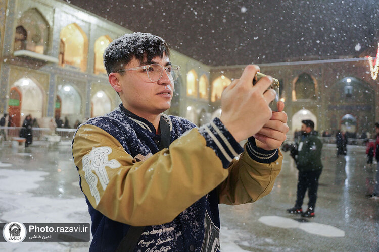 بارش برف شبانگاهی در حرم مطهر رضوی