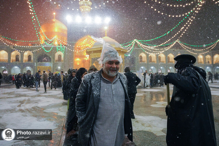بارش برف شبانگاهی در حرم مطهر رضوی