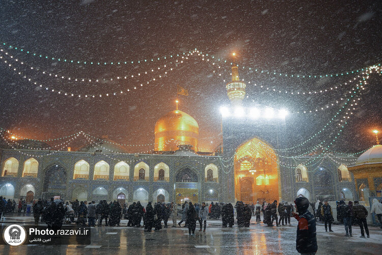 بارش برف شبانگاهی در حرم مطهر رضوی