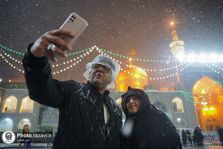 بارش برف شبانگاهی در حرم مطهر رضوی