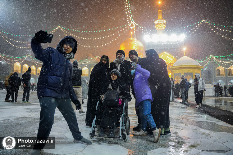 بارش برف شبانگاهی در حرم مطهر رضوی