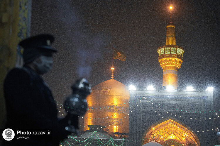 بارش برف شبانگاهی در حرم مطهر رضوی