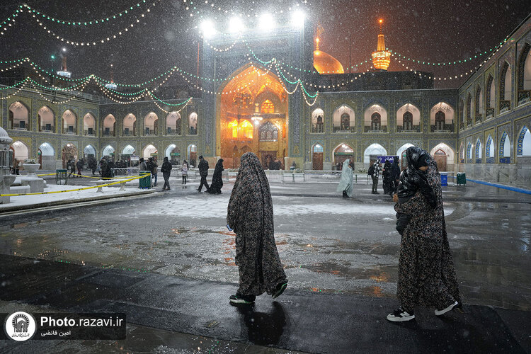 بارش برف شبانگاهی در حرم مطهر رضوی