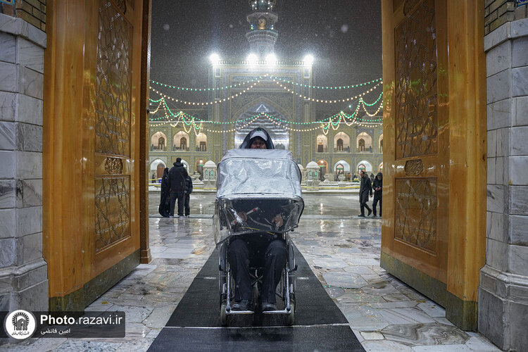 بارش برف شبانگاهی در حرم مطهر رضوی