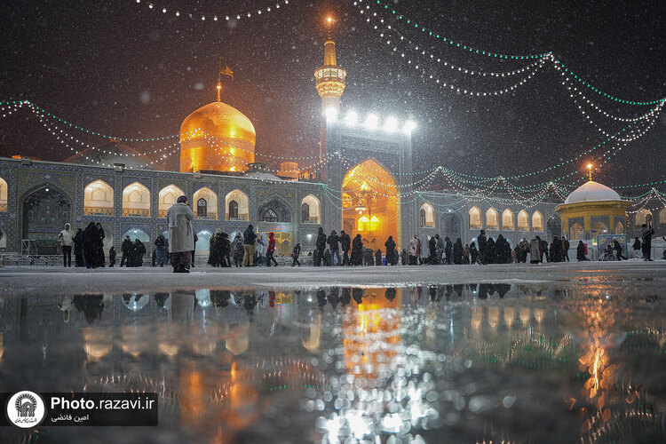 بارش برف شبانگاهی در حرم مطهر رضوی