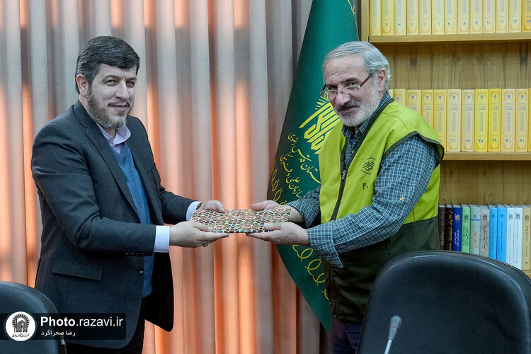 مراسم اهداء احکام سرکشیک‌ها و معاونین کشیک‌های «خدمت علمی» در آستان قدس رضوی