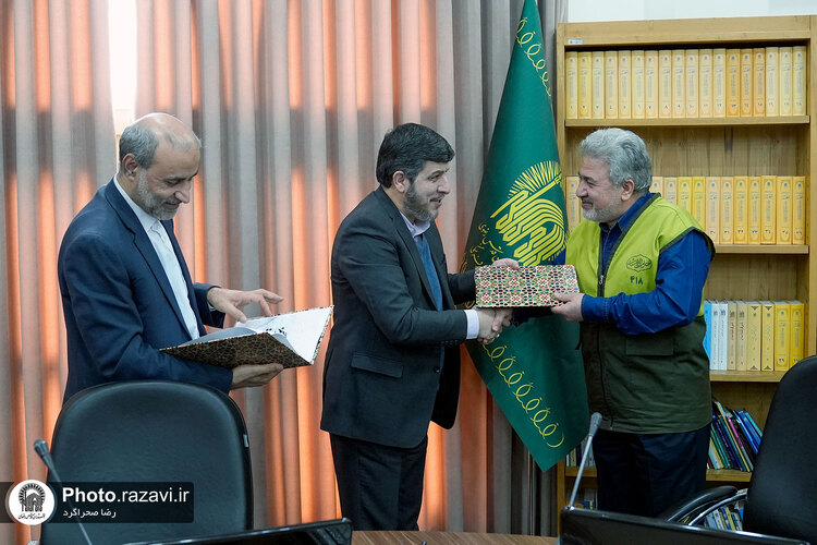 مراسم اهداء احکام سرکشیک‌ها و معاونین کشیک‌های «خدمت علمی» در آستان قدس رضوی