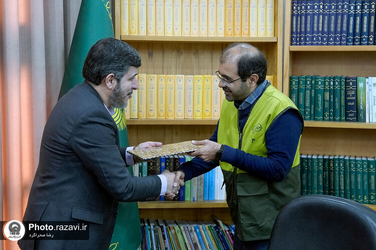 مراسم اهداء احکام سرکشیک‌ها و معاونین کشیک‌های «خدمت علمی» در آستان قدس رضوی