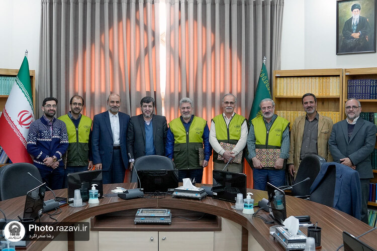 مراسم اهداء احکام سرکشیک‌ها و معاونین کشیک‌های «خدمت علمی» در آستان قدس رضوی