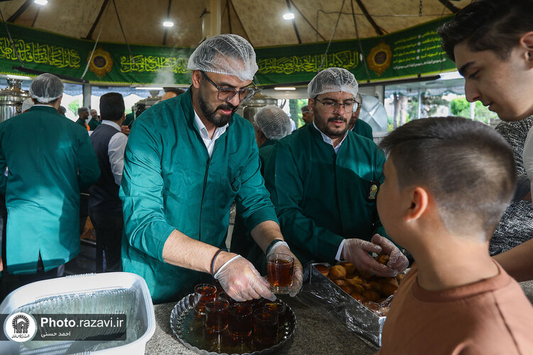 تشرف جمعی از ورزشکاران به حرم مطهر رضوی