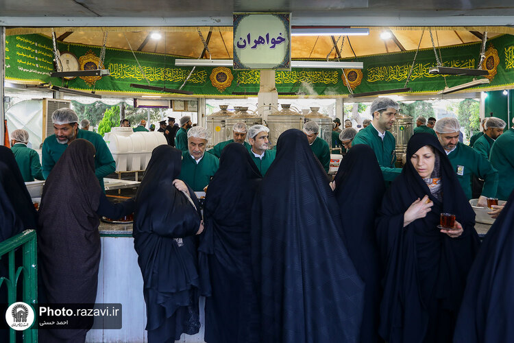 تشرف جمعی از ورزشکاران به حرم مطهر رضوی