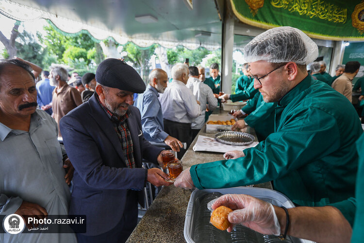 تشرف جمعی از ورزشکاران به حرم مطهر رضوی