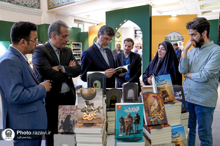 حضور قائم مقام تولیت آستان قدس رضوی در نمایشگاه کتاب تهران