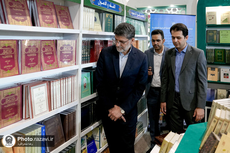 حضور قائم مقام تولیت آستان قدس رضوی در نمایشگاه کتاب تهران