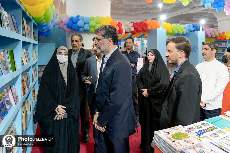 حضور قائم مقام تولیت آستان قدس رضوی در نمایشگاه کتاب تهران