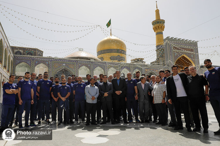 تشرف تیم ملی والیبال به حرم مطهر رضوی