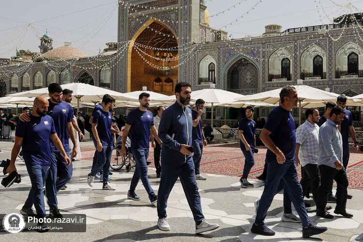 تشرف تیم ملی والیبال به حرم مطهر رضوی