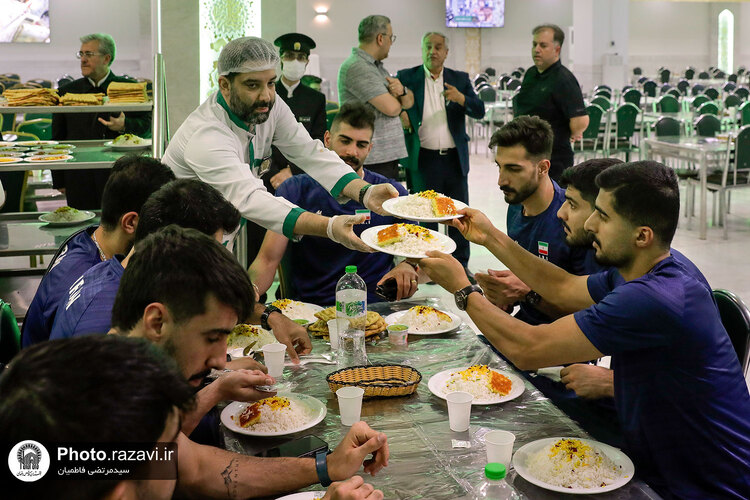 تشرف تیم ملی والیبال به حرم مطهر رضوی